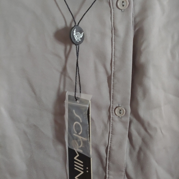 Button back tank top - Picture 3 of 3